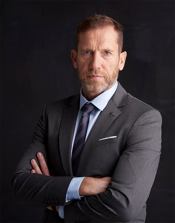 business-consulting-home-team-3-9